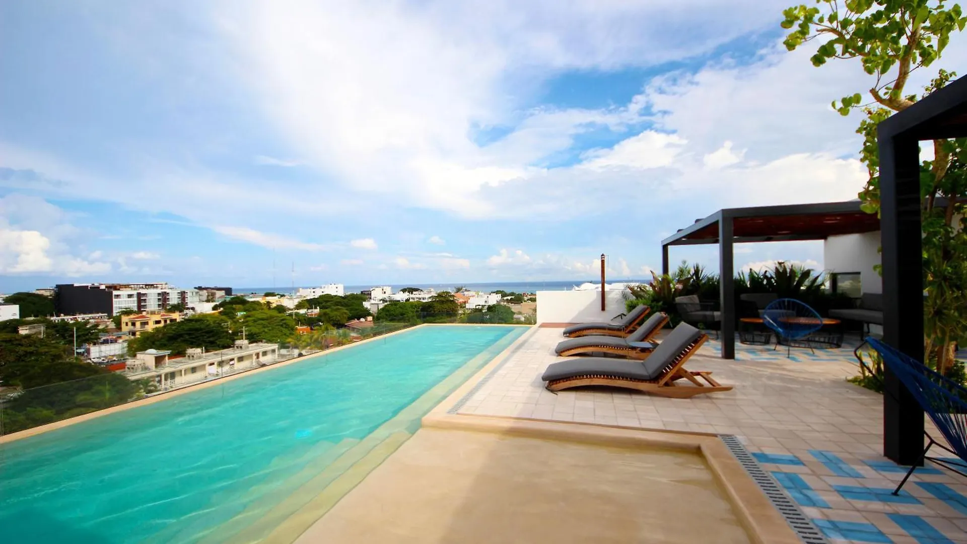 Apartment Near The Beach, Rooftop, Pool, Sea View. Playa del Carmen